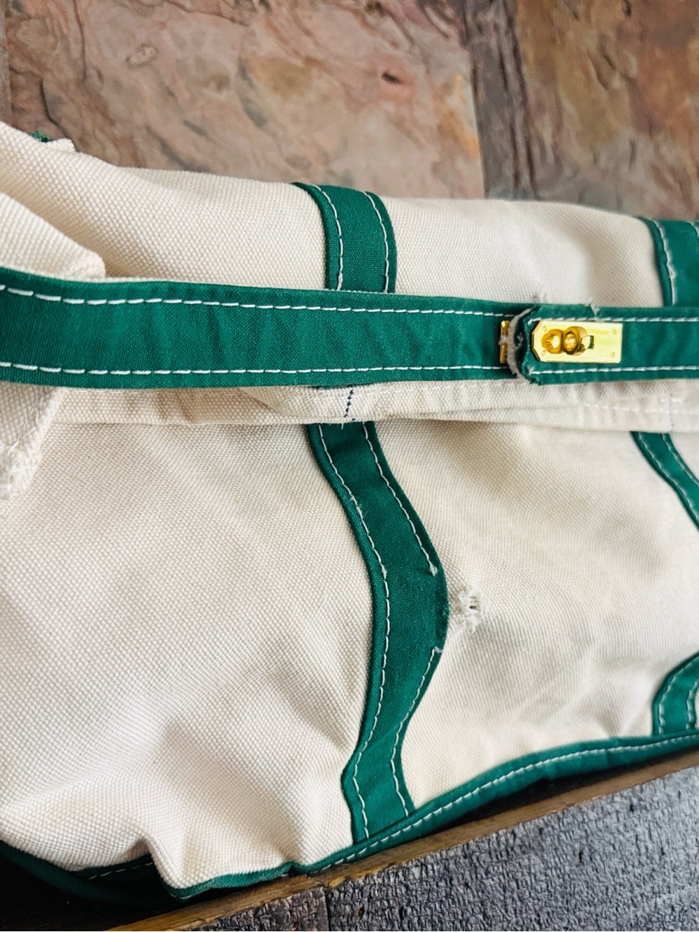 THE IT SUMMER BAG - THE BOAT-YARD | THE CLUTCH IN VINTAGE GREEN - Picture 5 of 16